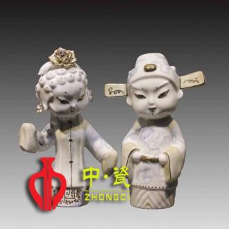 中國名瓷網(wǎng) 描金新郎新娘雕塑