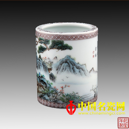 清 乾隆款 琺瑯彩山水紋筆筒 中國名瓷網(wǎng)