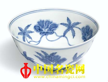 明成化青花纏枝秋葵紋宮盌