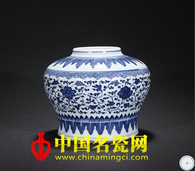 清雍正 青花纏枝蓮天字罐