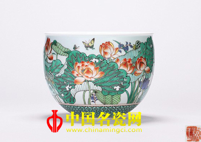 戴玉梅 古彩荷花蝴蝶圖大缽