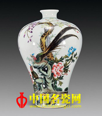 清雍正 粉彩花鳥紋梅瓶