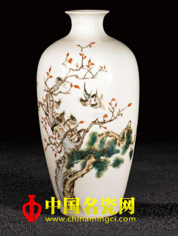 民國 程意亭粉彩花鳥梅瓶