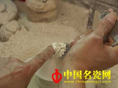 中國(guó)名瓷網(wǎng) 景德鎮(zhèn)手工制瓷流程