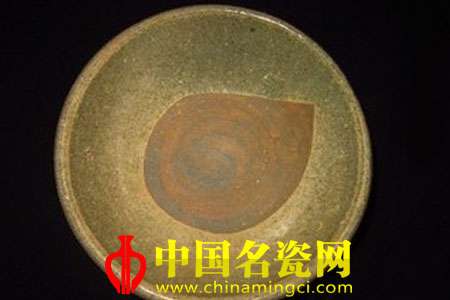 “官”字款不是“官窯”之意