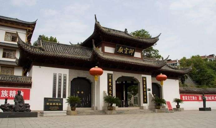 比起藝術(shù)家,景德鎮(zhèn)更需要藝術(shù)研究組織