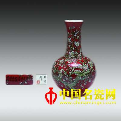 “紅地白梅”瓶