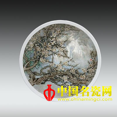 粉彩“虬梅”盤