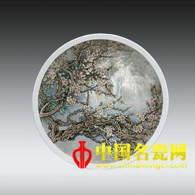 粉彩“虬梅”盤