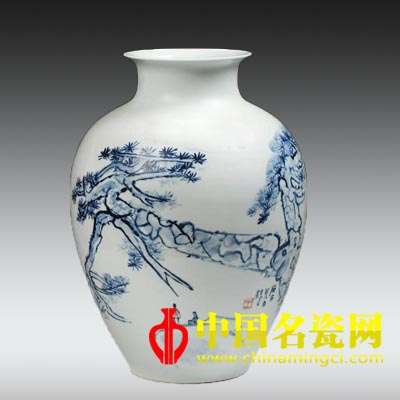 青花“蒼松”瓶