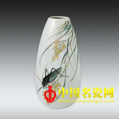 粉彩水滴草蟲瓶