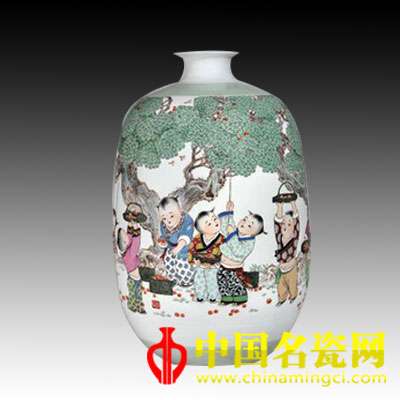 王淑凝 粉彩“樂(lè)果園”瓷瓶