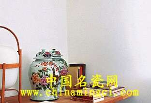 中國名瓷網(wǎng)提醒您 瓷瓶擺放要“因地制宜”