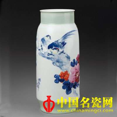 王恩懷 春在自然中　青花斗彩瓷瓶