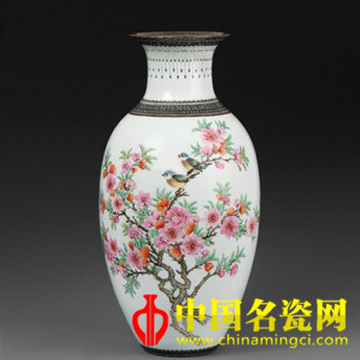 徐亞鳳 雀登桃枝　釉上彩瓷瓶