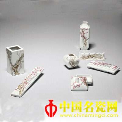 田鶴仙 粉彩梅清圖文房 （七件套）