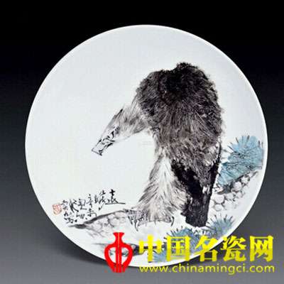 黃賣九 青花“遠(yuǎn)矚”瓷盤(pán)