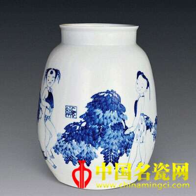 陸軍 青花“山妹”瓷瓶