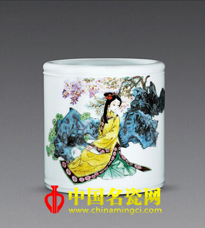 舒惠娟“春風(fēng)花草香”粉彩筆筒