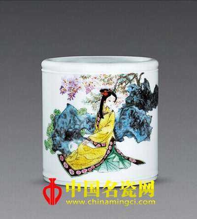 舒惠娟“春風(fēng)花草香”粉彩筆筒