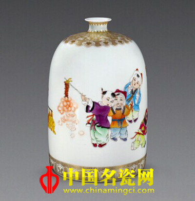 馮祥“鬧新春”粉彩瓷瓶 