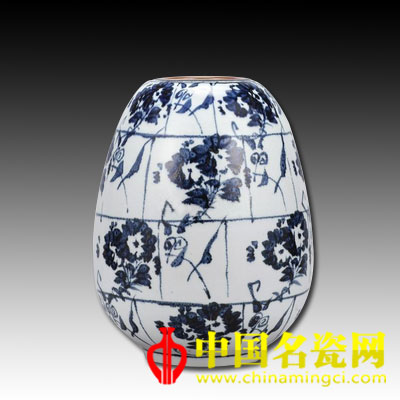秦錫麟 青花花卉瓶