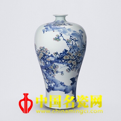 陸濤 青花加彩“鐵骨知春”瓶