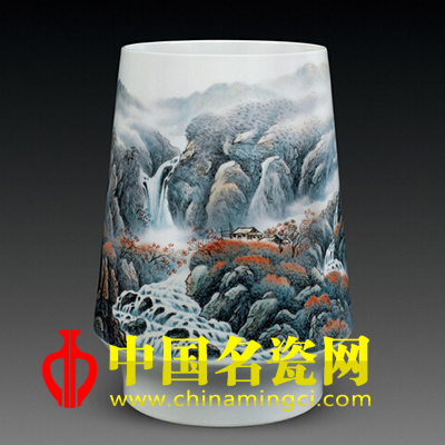 黃山 粉彩《云間小寨》瓷瓶
