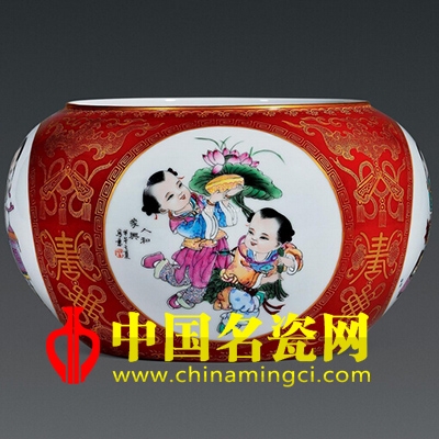 占亞雄 喜慶童子圖?紅地粉彩描金斗