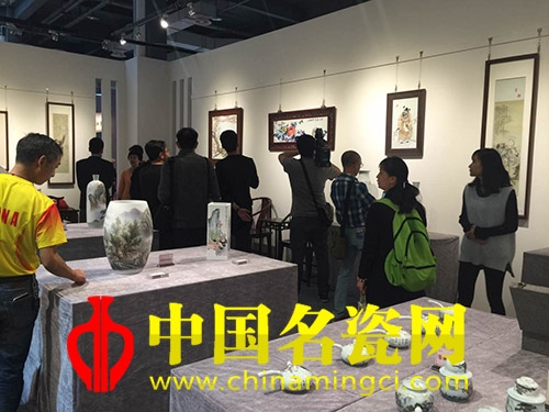 收藏家組團參觀瓷博會 觀賞淘寶兩不誤