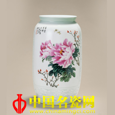 侯一波 桃林春曉 粉彩瓷瓶