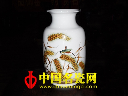 《秋來蟲不閑》:王小英作品中的天然情趣