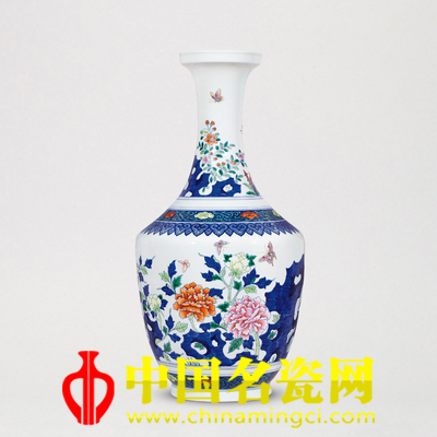 龔華 青花斗彩《牡丹圖》弦紋瓶