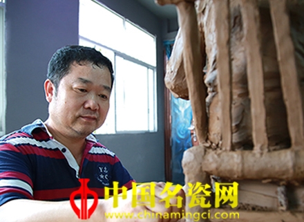 曾亞林：色釉神韻 意趣天成