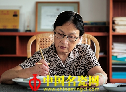 徐亞鳳寄情花鳥(niǎo)世界