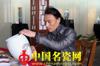 青妝素裹 藍(lán)韻飄香——品胡達(dá)民青花