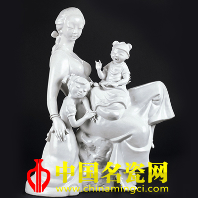 周玲 《親情》陶藝