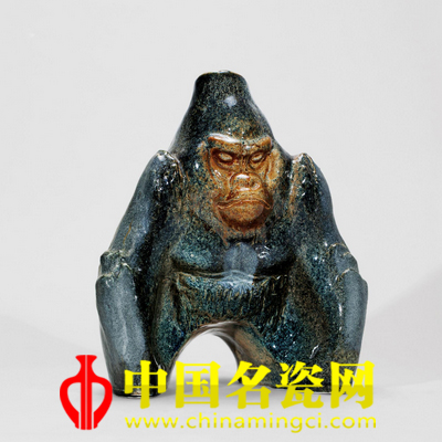 周?chē)?guó)楨 高溫色釉《大猴王》瓷塑