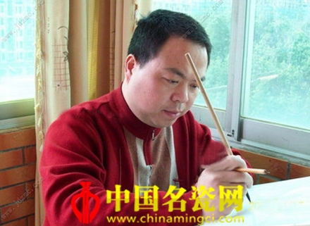 嫻靜柔淑 清雅悠然 ——品石峰陶瓷人物畫