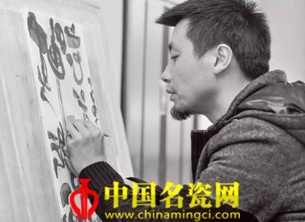美在發(fā)現(xiàn)、貴在表現(xiàn)——品李青陶瓷人生