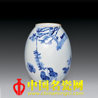 馮紹文 青花分水瓶《雞戲圖》