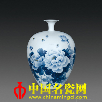 彭榮新 青花“傾國艷”瓷瓶