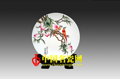 指尖上的美麗非遺：景德鎮(zhèn)粉彩瓷驚艷全場(chǎng)