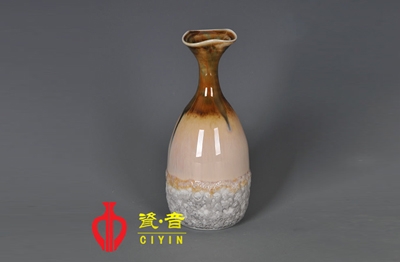 創(chuàng)意花器點(diǎn)亮精彩家居生活